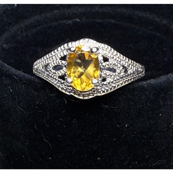 Elegant solid sterling Silver Ring with Yellow Gemstone has sterling marks. - Picture 15 of 16
